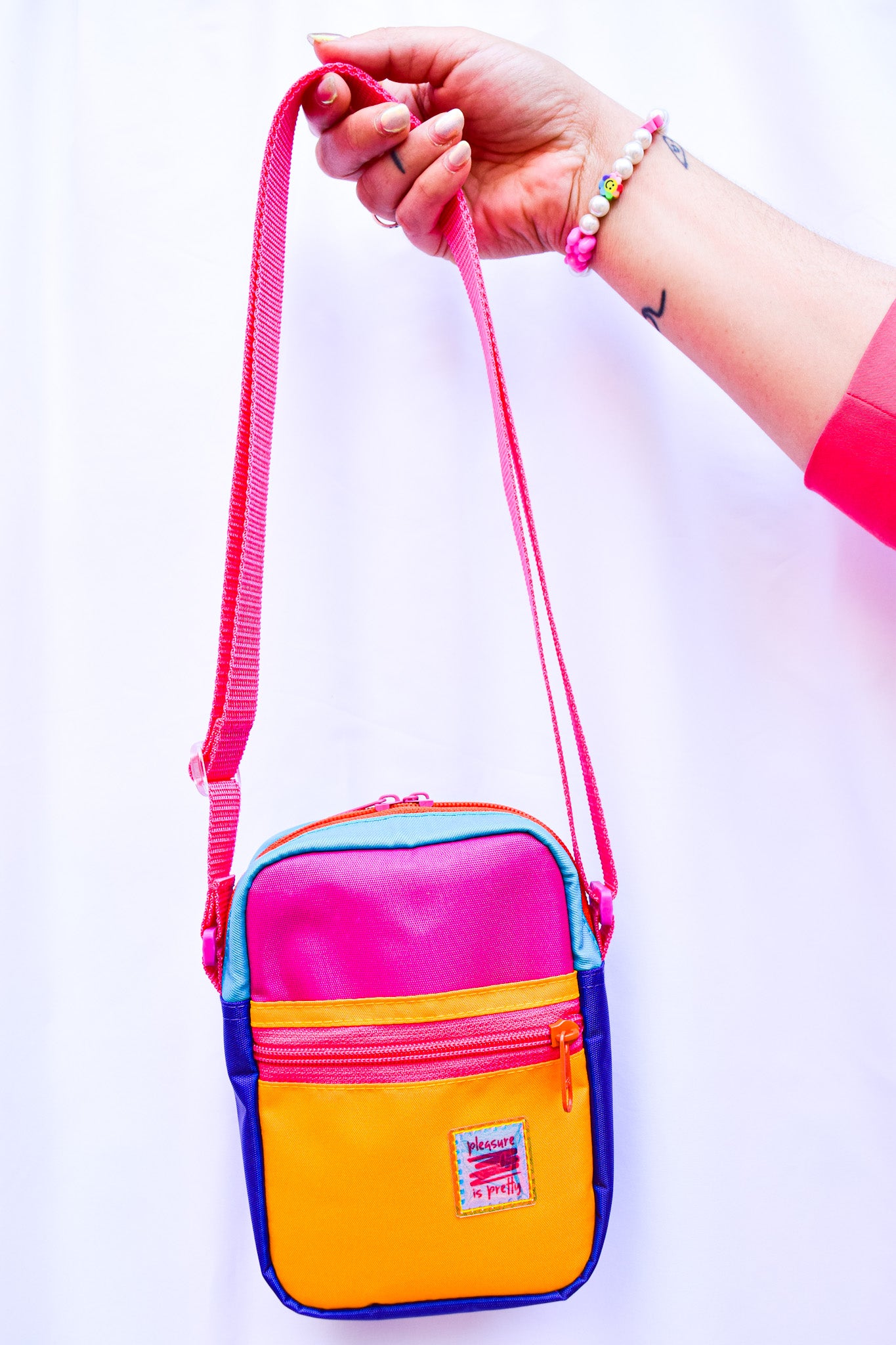Pleasure is pretty színes crossbody
