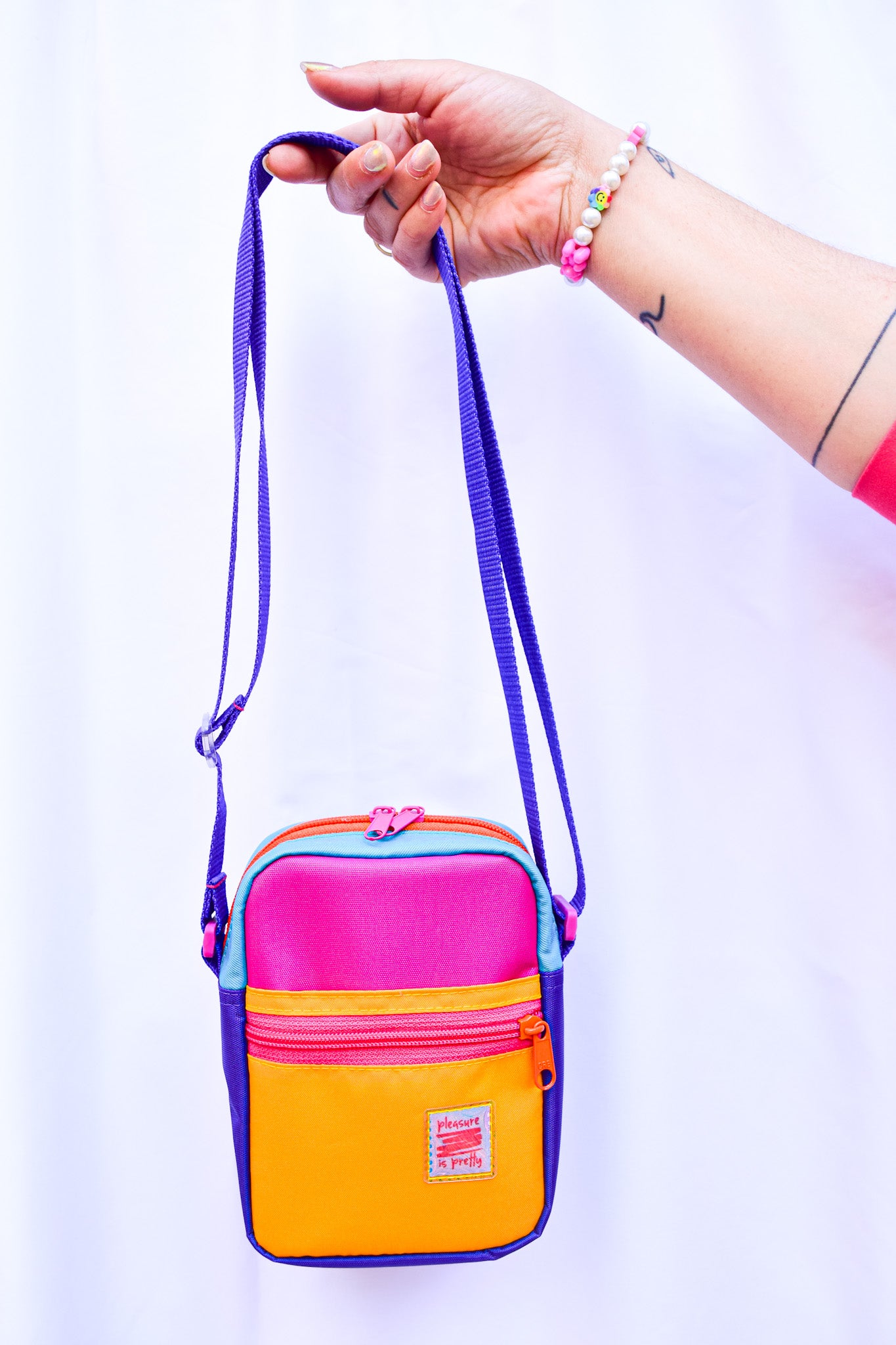 Pleasure is pretty színes crossbody