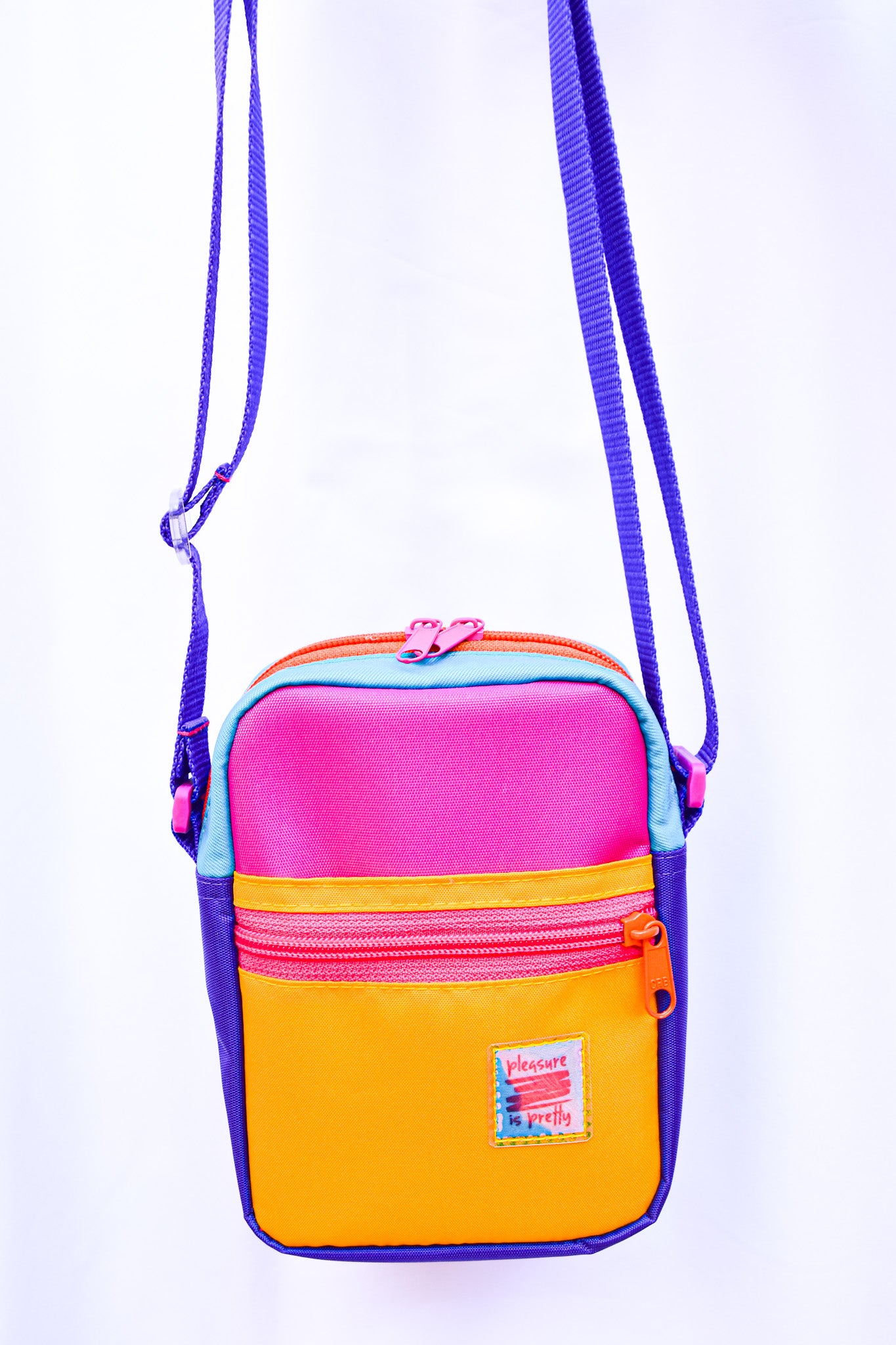 Pleasure is pretty színes crossbody
