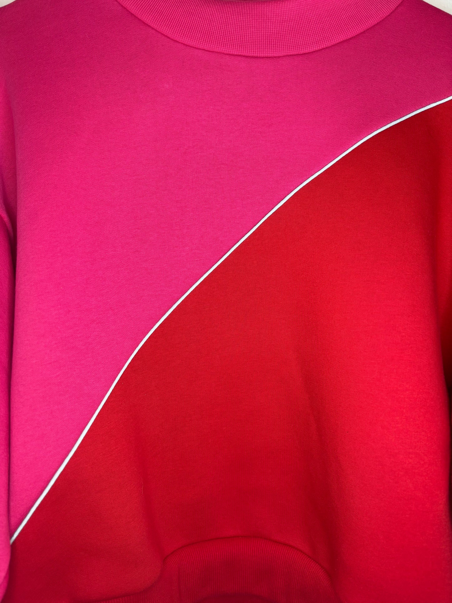 Pleasure is pretty piros-pink pulcsi